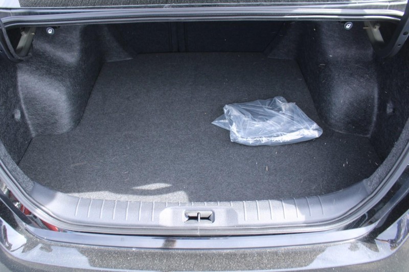 Nissan Altima Vehicle Image 06