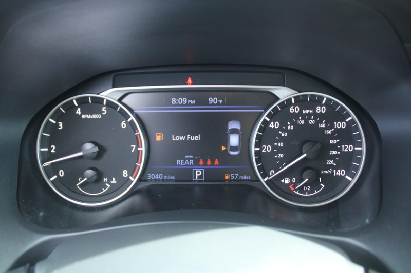 Nissan Altima Vehicle Image 18