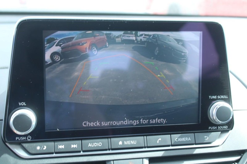 Nissan Altima Vehicle Image 20