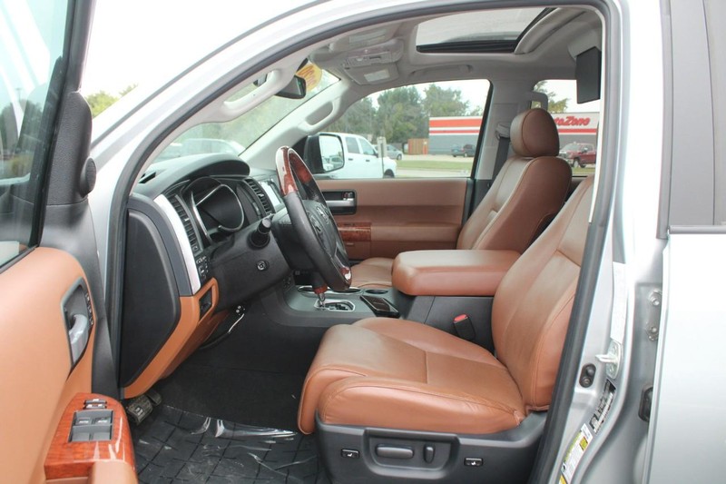 Toyota Sequoia Vehicle Image 08