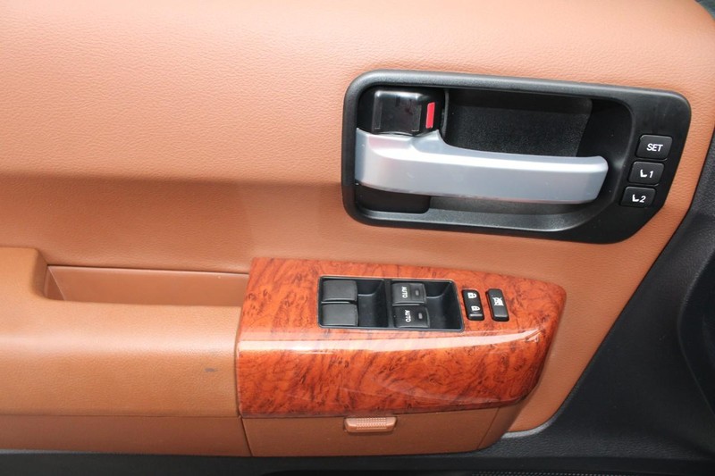 Toyota Sequoia Vehicle Image 09