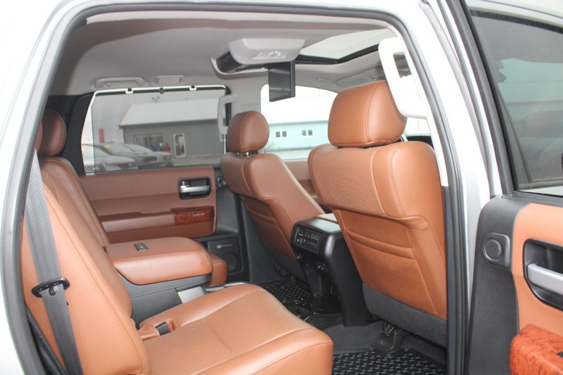 Toyota Sequoia Vehicle Image 12