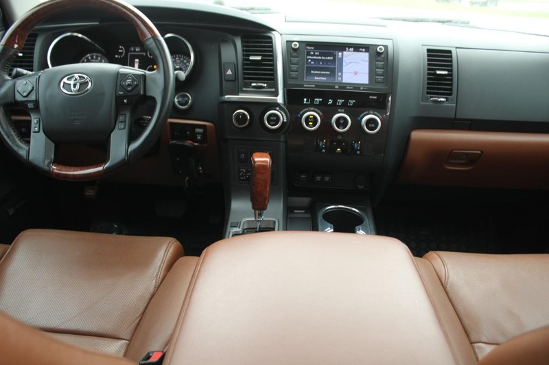 Toyota Sequoia Vehicle Image 14