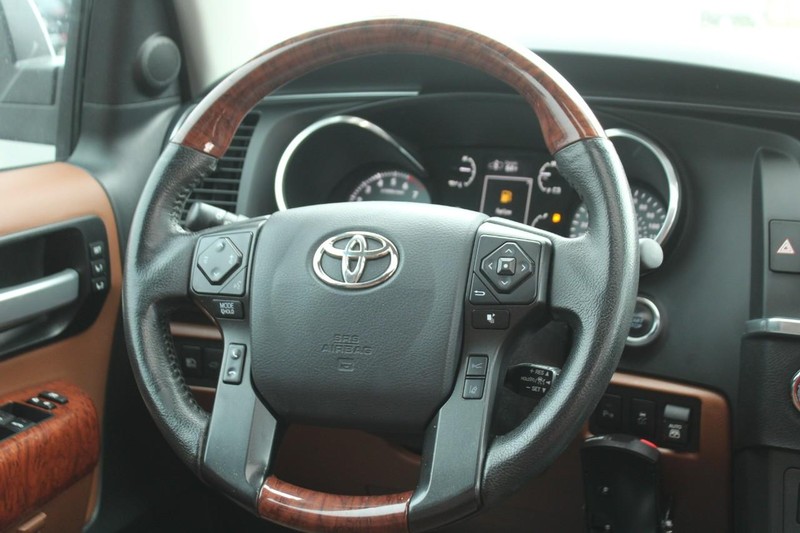 Toyota Sequoia Vehicle Image 15