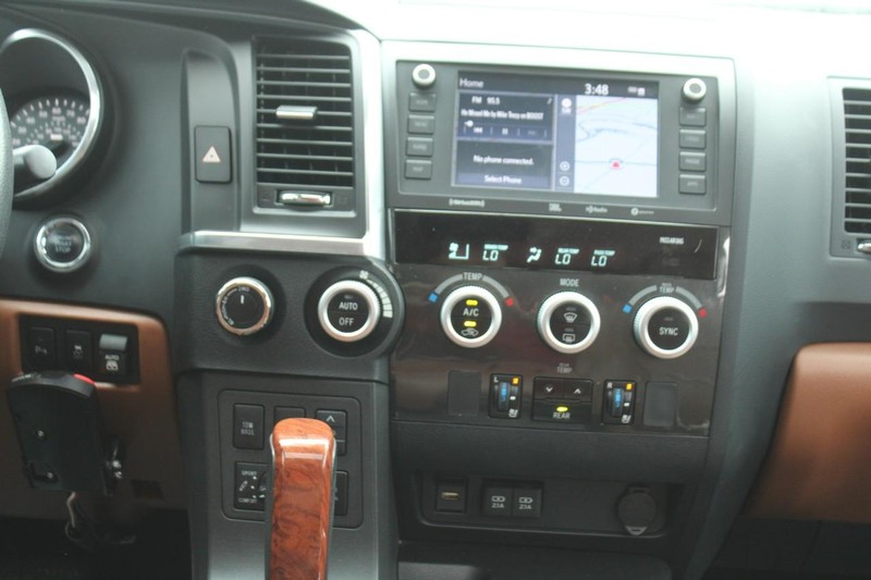 Toyota Sequoia Vehicle Image 16