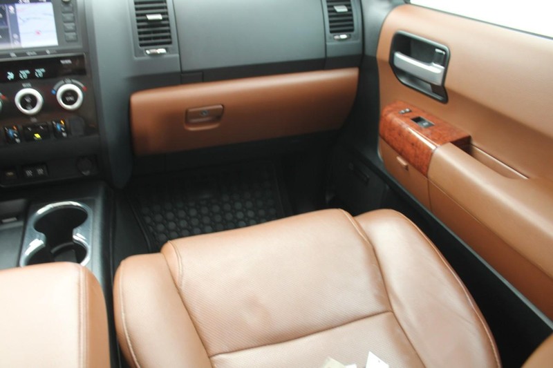 Toyota Sequoia Vehicle Image 17