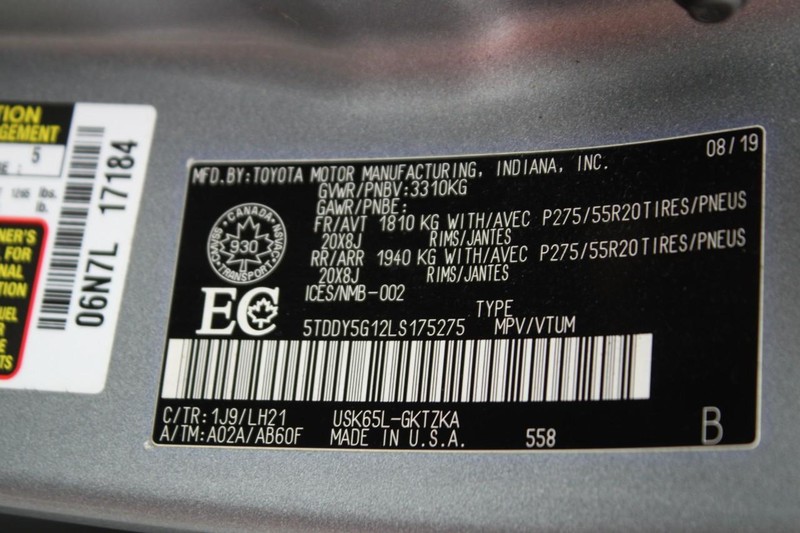 Toyota Sequoia Vehicle Image 18