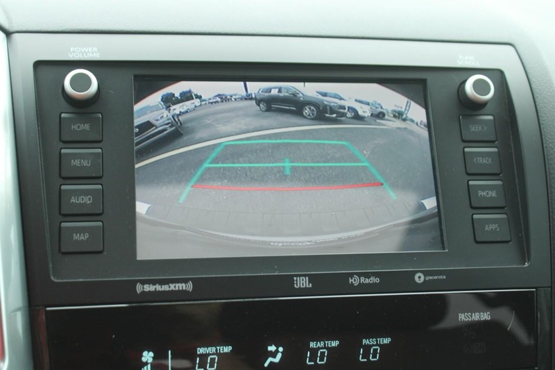 Toyota Sequoia Vehicle Image 22