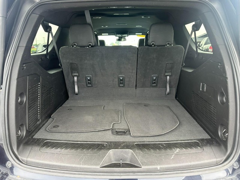 Chevrolet Suburban Vehicle Image 05