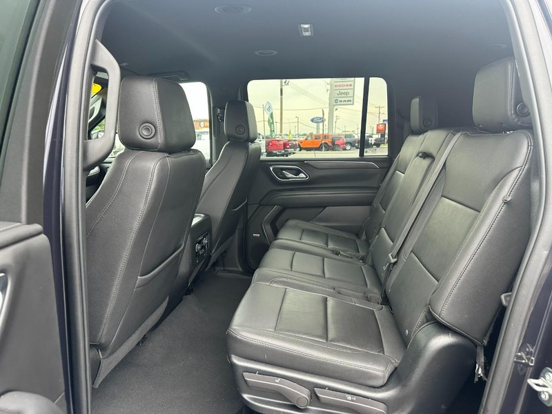 Chevrolet Suburban Vehicle Image 09