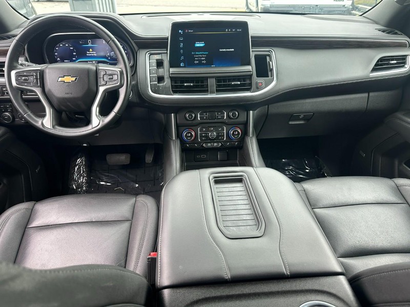 Chevrolet Suburban Vehicle Image 12