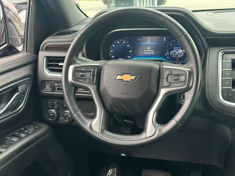 Chevrolet Suburban Vehicle Image 13