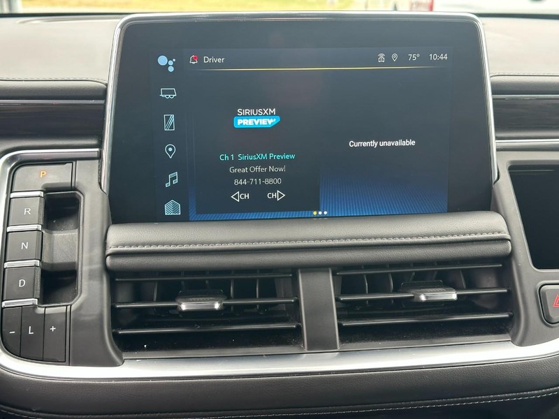 Chevrolet Suburban Vehicle Image 14