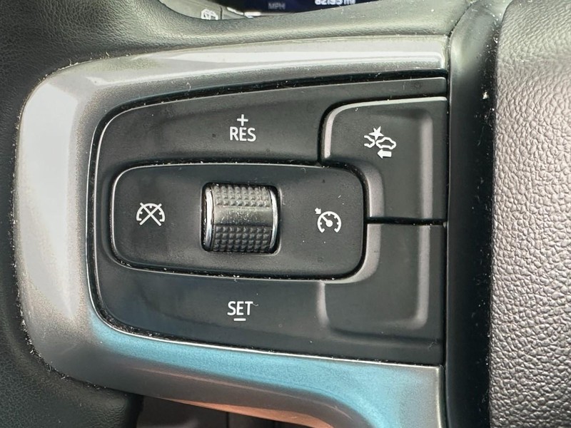 Chevrolet Suburban Vehicle Image 20