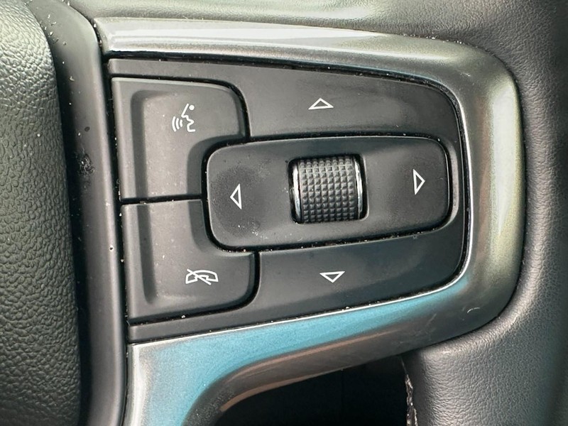 Chevrolet Suburban Vehicle Image 21