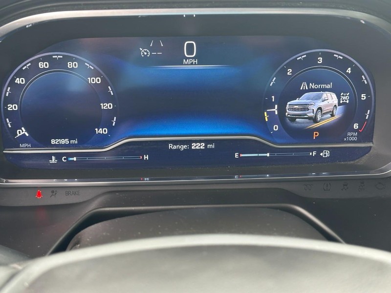 Chevrolet Suburban Vehicle Image 22