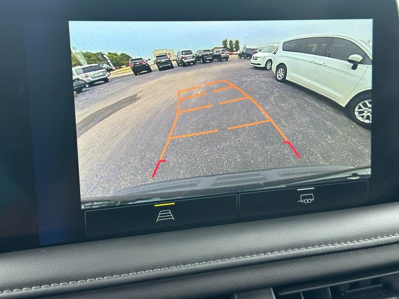 Chevrolet Suburban Vehicle Image 24