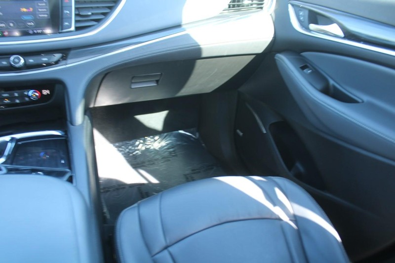 Buick Enclave Vehicle Image 16