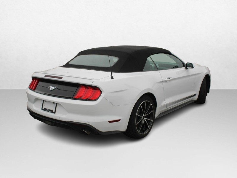 Ford Mustang Vehicle Full-screen Gallery Image 03