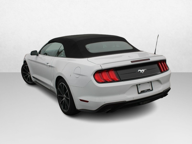 Ford Mustang Vehicle Full-screen Gallery Image 05