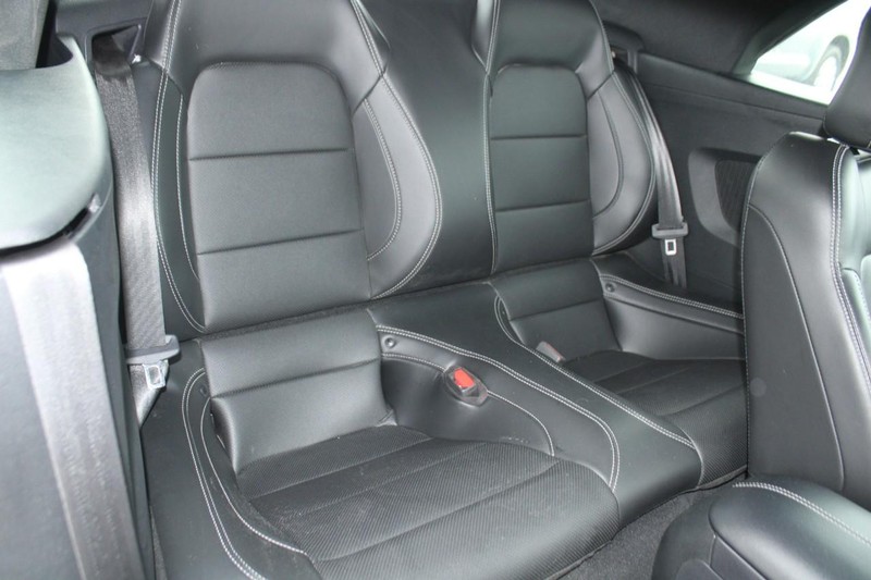 Ford Mustang Vehicle Full-screen Gallery Image 11