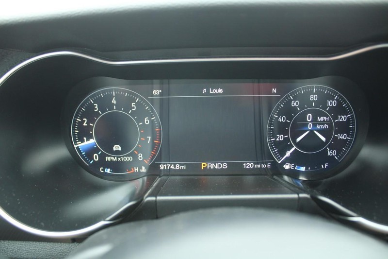 Ford Mustang Vehicle Full-screen Gallery Image 15