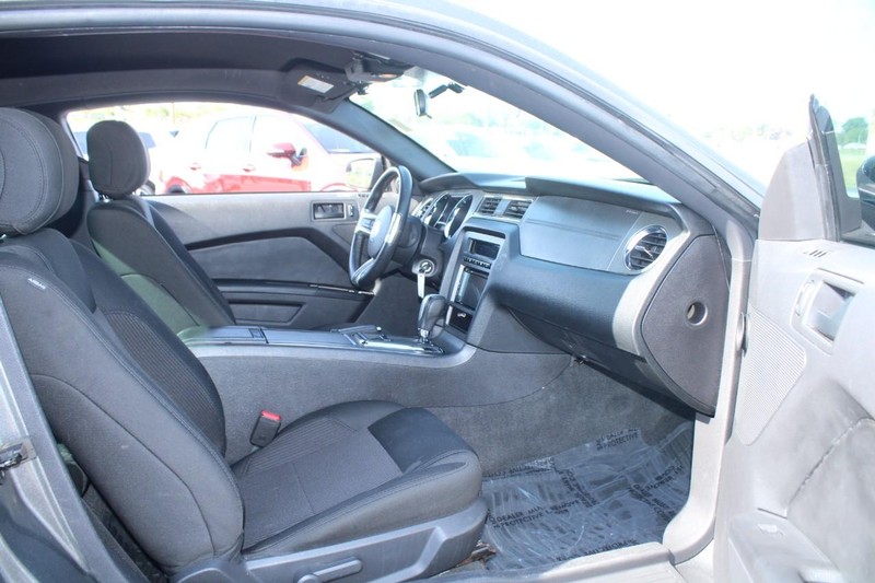 Ford Mustang Vehicle Image 09