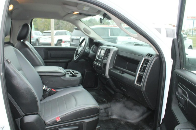 Ram 1500 Classic Vehicle Image 11