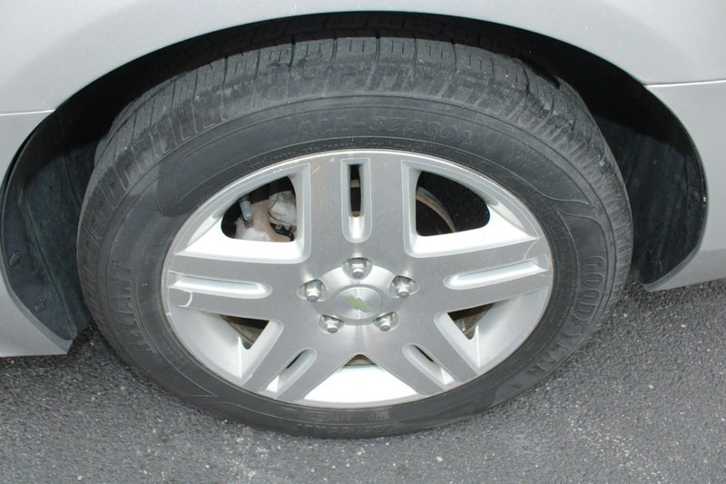 Chevrolet Impala Limited Vehicle Image 06