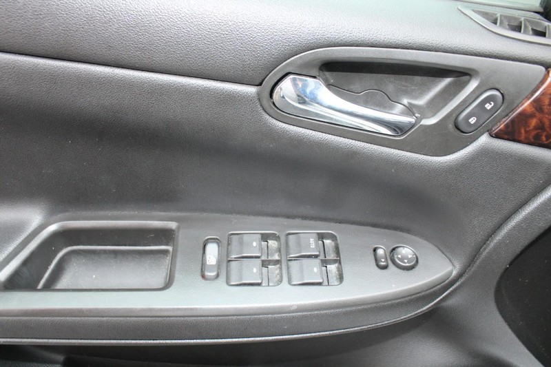 Chevrolet Impala Limited Vehicle Image 08