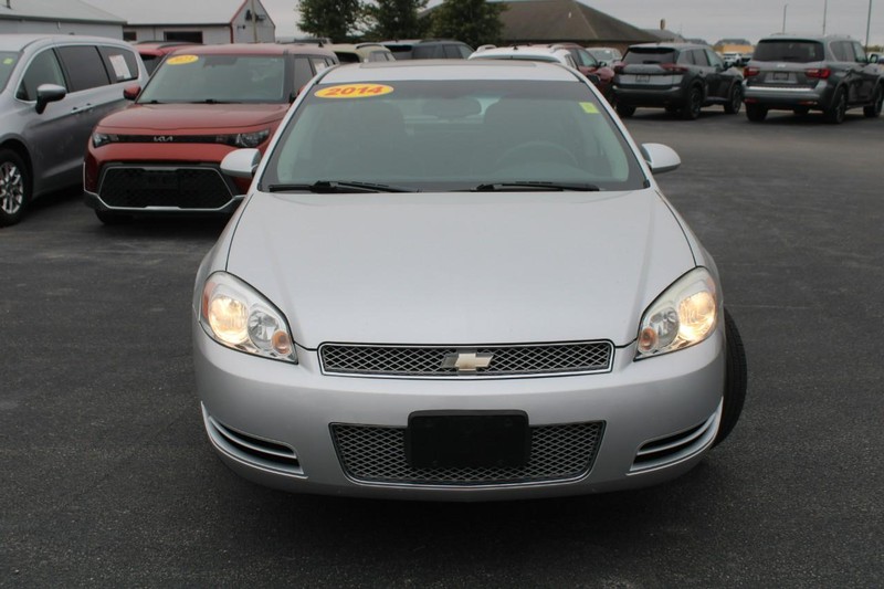 Chevrolet Impala Limited Vehicle Image 09