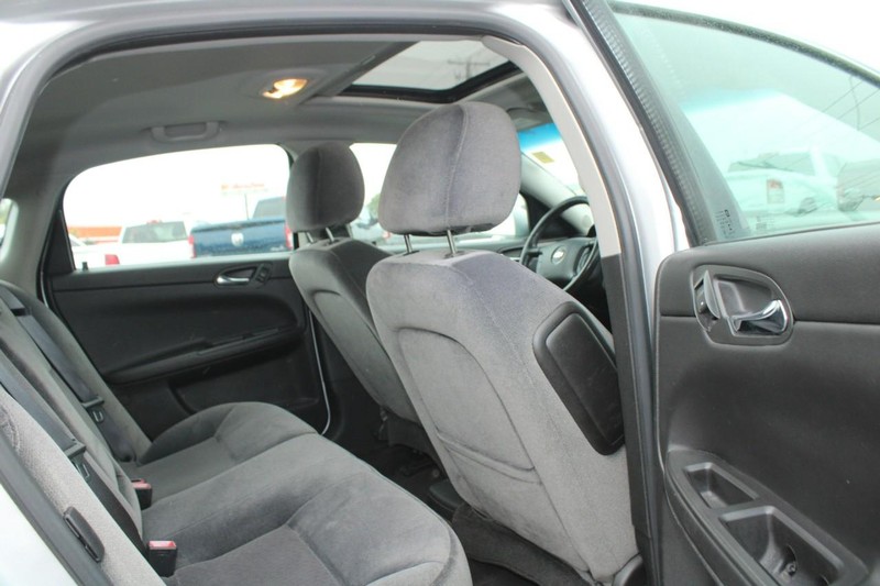 Chevrolet Impala Limited Vehicle Image 11