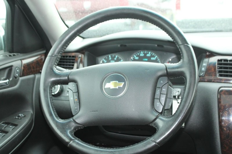 Chevrolet Impala Limited Vehicle Image 13
