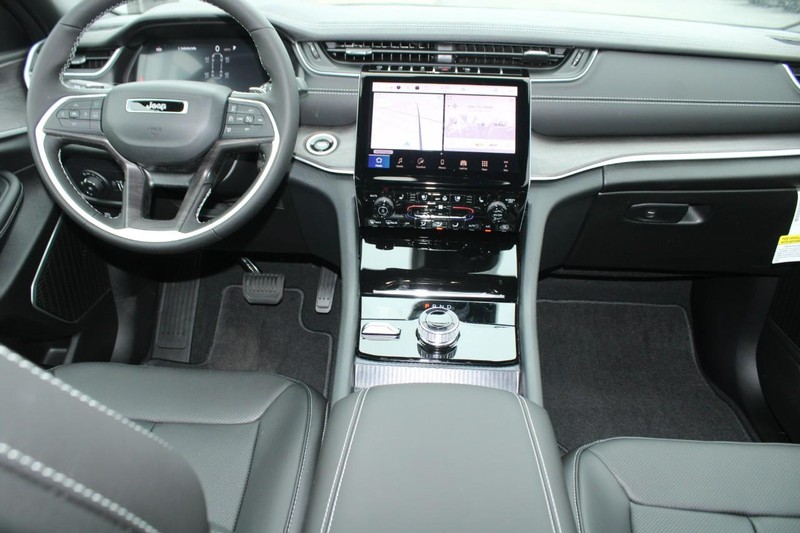 Jeep Grand Cherokee L Vehicle Image 05