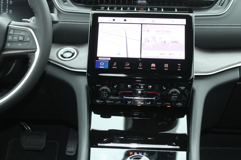 Jeep Grand Cherokee L Vehicle Image 07