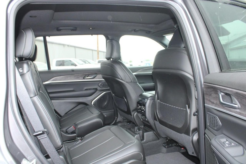 Jeep Grand Cherokee L Vehicle Image 04