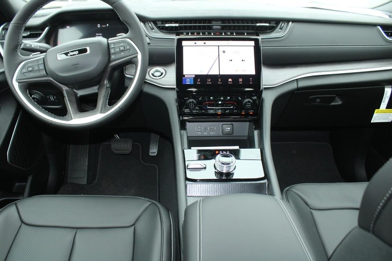 Jeep Grand Cherokee L Vehicle Image 05