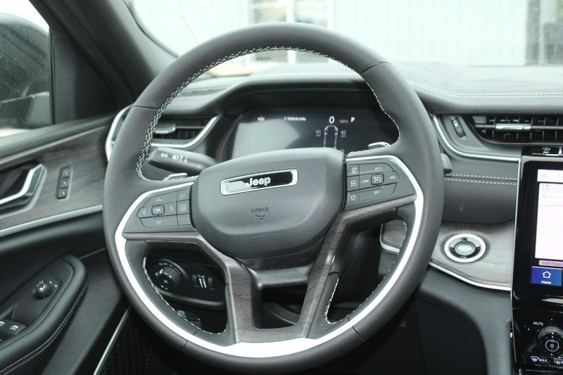 Jeep Grand Cherokee L Vehicle Image 06