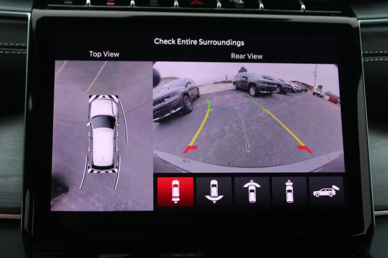 Jeep Grand Cherokee L Vehicle Image 10