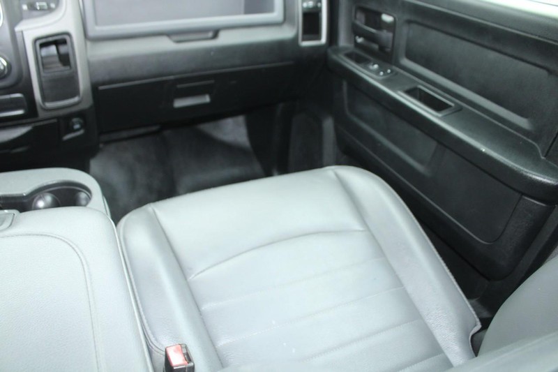 Ram 1500 Classic Vehicle Image 16