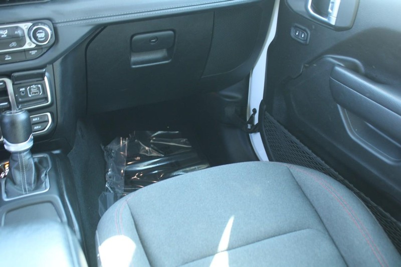 Jeep Wrangler Vehicle Image 16