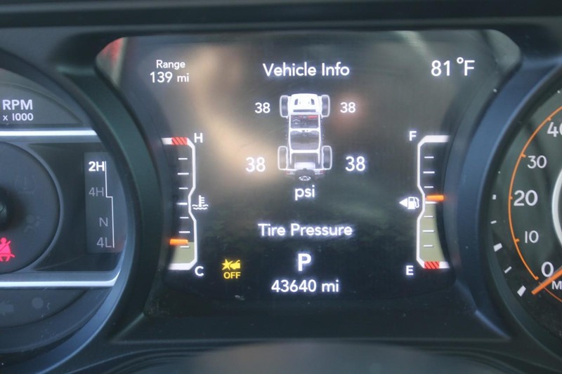 Jeep Wrangler Vehicle Image 19