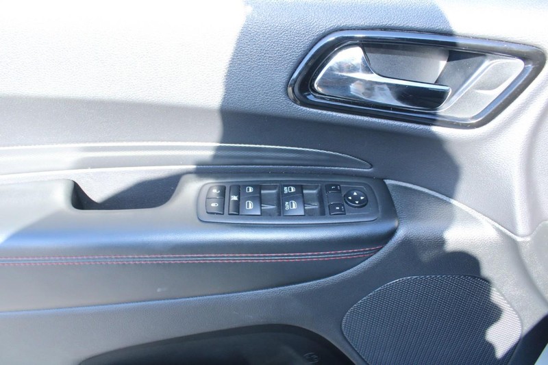 Dodge Durango Vehicle Full-screen Gallery Image 09