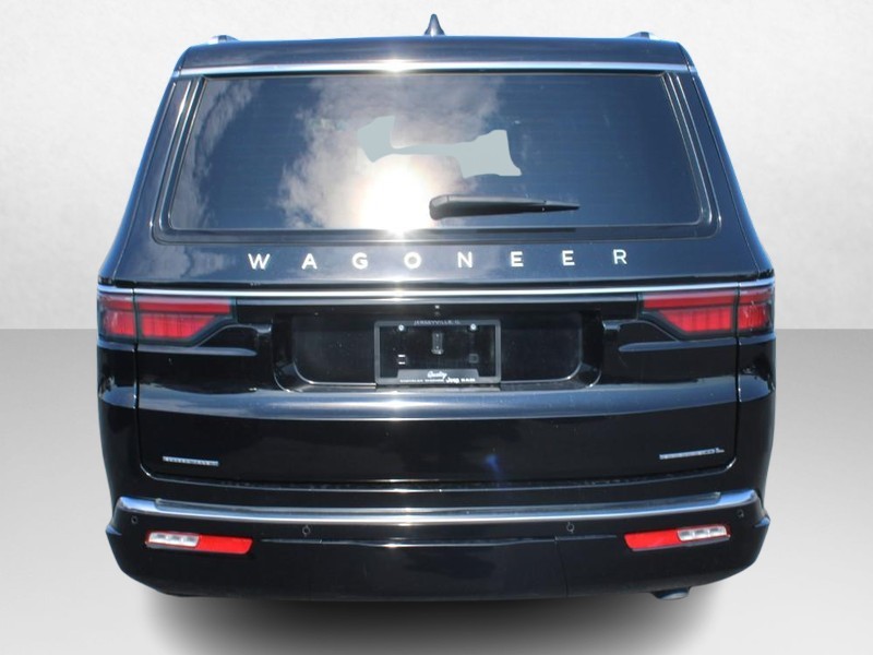 Jeep Wagoneer L Vehicle Image 04