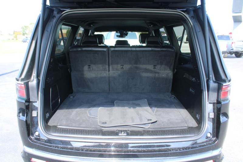 Jeep Wagoneer L Vehicle Image 06