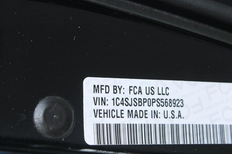 Jeep Wagoneer L Vehicle Image 17