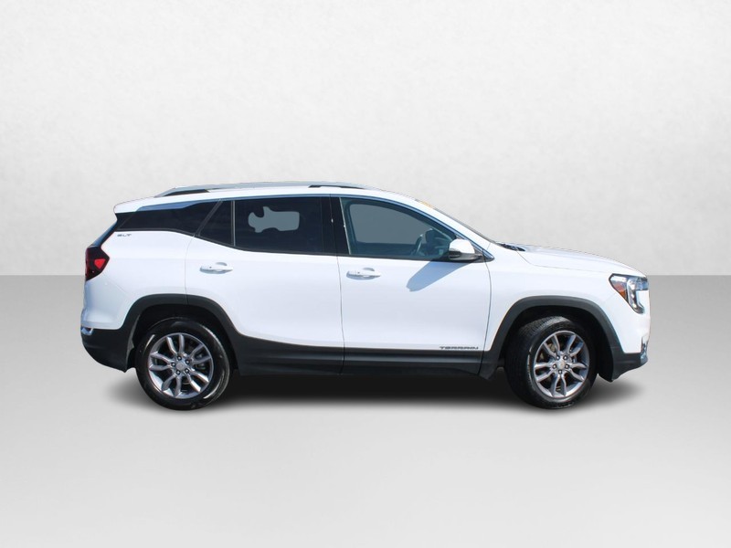 GMC Terrain Vehicle Full-screen Gallery Image 02