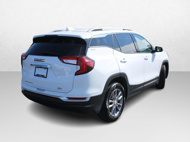 GMC Terrain Vehicle Full-screen Gallery Image 03