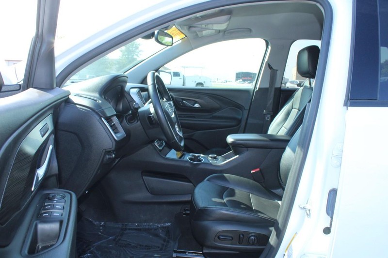 GMC Terrain Vehicle Full-screen Gallery Image 08