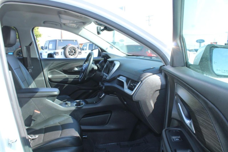 GMC Terrain Vehicle Full-screen Gallery Image 11